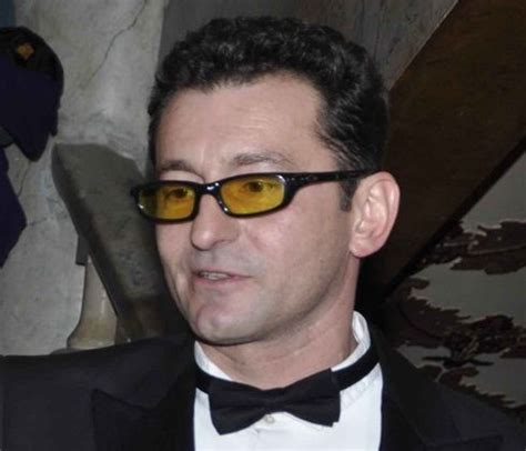 He is currently employed at the drama club (dc) in prague. Ondřej Vetchý se převtělí do mafiána Františka Mrázka ...