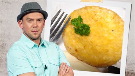 Automobily mrštilo proti domům, místní kostel je bez střechy. Nový recept: Láďa Hruška vaří výborný nesmažený smažák jen za 19 korun! - tn.cz