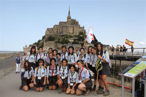 Biographie, actualités, émissions sur france inter. Jeune scout nu.