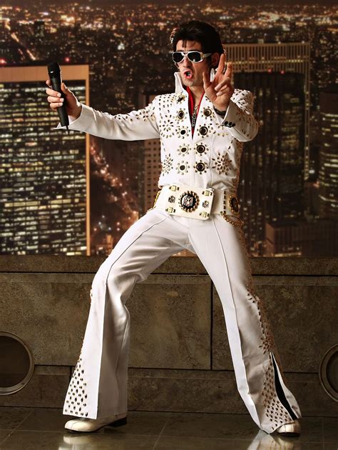 In 1954, the performer kicked off a musical revolution by modernizing traditional genres such as blues, country and bluegrass for contemporary (and more youthful) audiences. Elvis Presley Double Show - Elvis Lebt! • artistenfuerdich.de