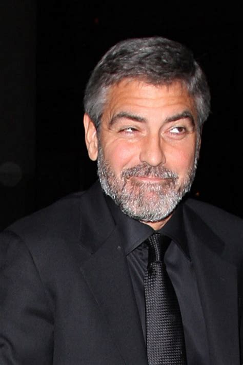 Джордж Клуни вышел из кабака » Знаменитые люди: звезды, знаменитости и модели, фото и новости