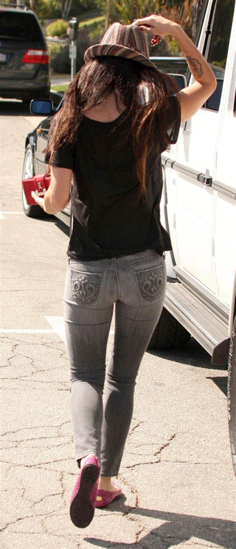 This picture of taylor swift shows you that she looks good in almost any attire or dress. Megan Fox's Tight Butt In Skinny Jeans