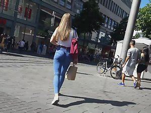 Spy cam mom and daugther after shower voyeur. Unbelievable cameltoe in tight jeans - Voyeurs HD