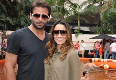 Henri castelli está conhecendo melhor a modelo de manaus tarcia ciarlini. Fernanda Vasconcellos e Henri Castelli juntinhos em evento ...