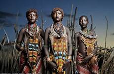 tribe tribes hamer ethiopia koziol indigenous hamar rituals disappearing mursi tribus tatuagens origem extinction jarawa utravelshare discs neighbouring lips