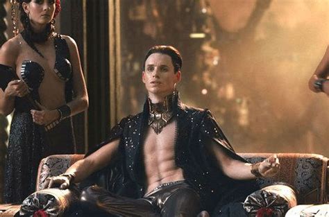 This one where he's dancing around, whispering like he i like jupiter ascending and, while i think all the acting is terrible except sean bean (the acting is not why i like it), i think eddie redmayne's is the easiest thing to explain within the context of the movie. Two Oscar Front-Runners Get Awesomely Silly As Movie ...