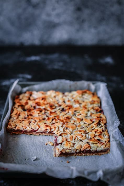 The latter will sink into the batter while it is cooking. FLAKED ALMOND AND RASPBERRY GLUTEN FREE SLICE RECIPE ...