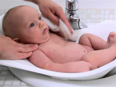 Baby bath tub creates an amazingly special moment for a mom to bond with the baby. Puj Tub : In Store Video - YouTube