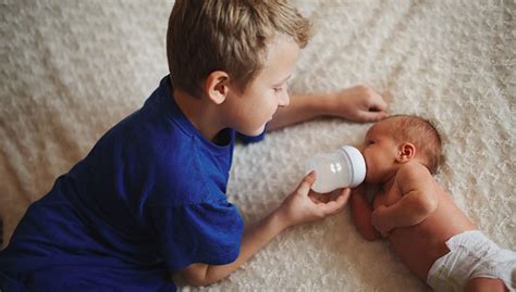 Raggiunti i 10 mesi di sviluppo nostro figlio è un bambino che ha bisogno di un'alimentazione diversificata, ride e gioca. Alimentazione del bambino da 0 ai 6 mesi - Mamma Oggi