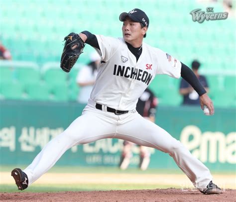 Kk가 날카로워 보이지 않네 ㅋㅋㅋㅋㅋㅋ. "SK 와이번스 김광현, MLB 간다"