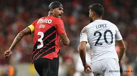 Lucho gonzalez #3 of atletico paranaense in action during the match between santos and atletico paranaense as a part of campeonato brasileiro 2017 at vila belmiro stadium on september 23, 2017 in santos, brazil. Athletico Paranaense - Site Oficial » "Chegamos a um ...