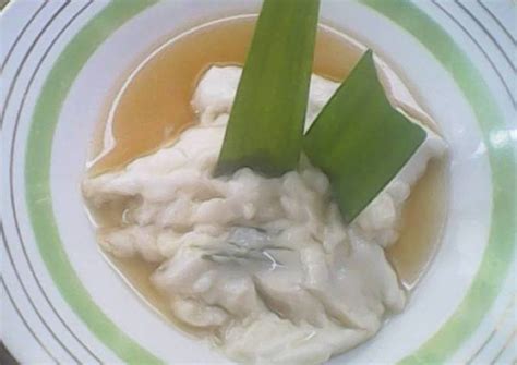 Pernahkah bubur yang kamu makan sedikit menggumpal dan kurang begitu nikmat memakannya? Resep Bubur sumsum oleh Rien Yang - Cookpad