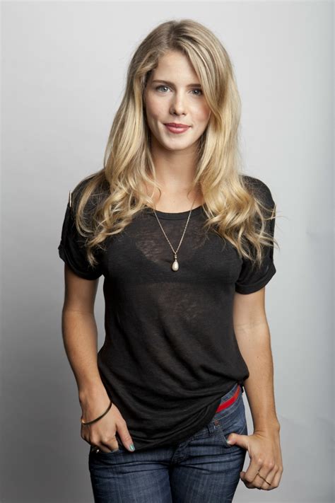 The canadian actress kicked off her career at a young age with a little musical theater, but found herself enthralled by the world of. Emily Bett Rickards Hot & Sexy Bikini Pics, Videos