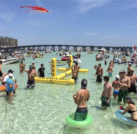 When we have groups larger than 6 people, we offer tandem cruises where the boats will anchor next to each other once they get to crab island. Crab Island Destin Florida | Everything You Need To Know