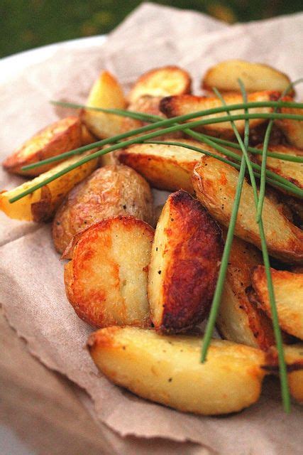 When you need to keep your oven free, you don't want to heat up your kitchen, or you want potatoes to bake while. How Long Bake A Potato At 425 - Perfect Oven Baked ...