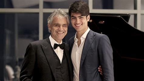 He was diagnosed with congenital glaucoma at 5 months old. Star-Tenor Andrea Bocelli - Warum er sich um seinen Sohn ...