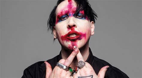 Red black and blue 2. La asquerosa confesión de Marilyn Manson: hacía pis en la ...
