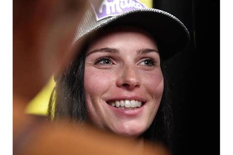 She was the overall world cup champion for the 2014 and 2015 seasons. Österreichischer Ski-Star Anna Veith beendet Karriere