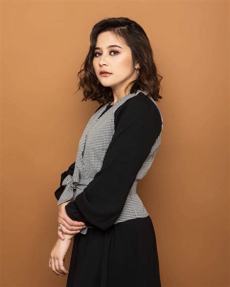 Potret terbaru prilly latuconsina bikin terpesona, dibilang mirip kajol. Sukses di Usia Muda, 4 Artis Cantik Ini Punya Bisnis ...