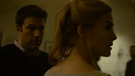 Nick no filme garota exemplar (gone girl) de david fincher (2014). Garota Exemplar Trailer Dublado - YouTube