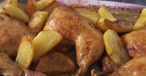 Te explicamos cómo hacer recetas tradicionales y modernas, postres, cocina del mundo y para ocasiones especiales. Pollo al horno con patatas y vino blanco | Cocina