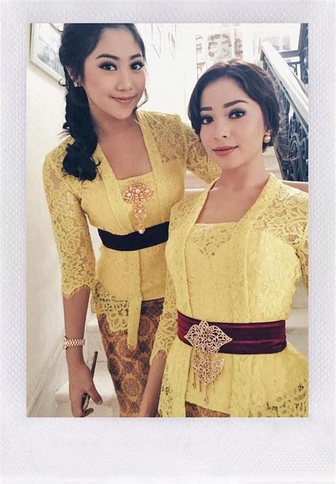 Lengkapi koleksi anda dengan model baju dari kain songket berikut ini. Model Baju Kebaya Nikita Willy / Model Baju Kebaya Nikita ...