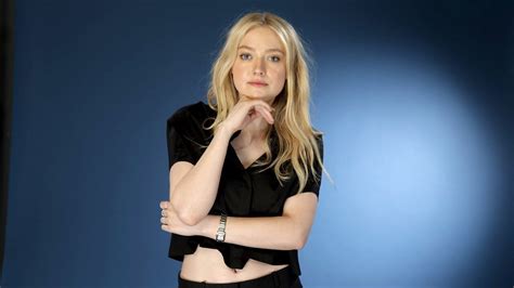 Dakota fanning is an american actress and model. Így is lehet: Meztelenül sminkel a tükör előtt a Dakota ...