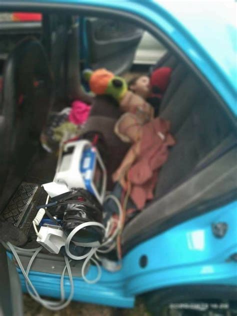 Feb 17, 2020 · bapa ini hanya menyedari anaknya telah meninggal dunia di dalam kereta setelah ingin keluar makan pada waktu tengahari. Anak 4 Tahun Meninggal Dalam Kereta Sebab Bapa Terlupa ...