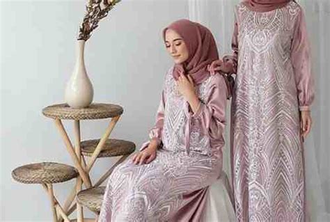 Busana muslim hadir dengan berbagai model, corak dan bahan, beberapa jenis busana muslim mengadopsi fashion saat ini. Gamis Brokat Modern Model Dress Terbaru 2019 - Jilbab Voal