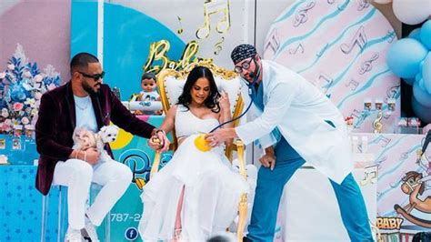 Keep reading for everything you need to know about the latest in the sin pijama singer's dating life, and with whom she plans to tie the knot. Raphy Pina sorprendió a todos al revelar su primera ...