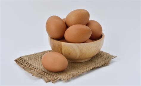 Sapere perché le uova galleggiano può fare la differenza tra godersi un pasto gustoso e sentirsi male. Come riconoscere le uova fresche? I trucchi infallibili
