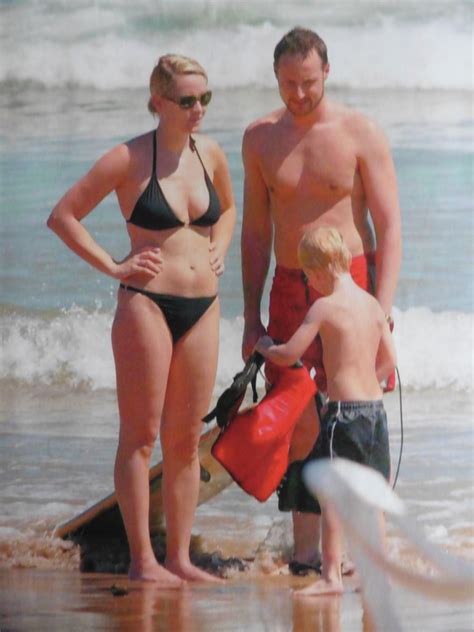 Die norwegischen adeligen haben ihre weihnachtlichen fotos veröffentlicht. Haakon, Mette Marit & Marius on the beach | male royals ...