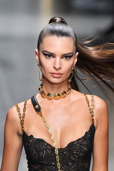 She rose to prominence after appearing in the music video for robin thicke's blurred lines. Emily Ratajkowski - Walks Versace Show 01/12/2019