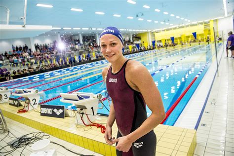 Swede sarah sjöström, one of the world's top swimmers, broke her right elbow slipping and falling on ice on. 2015 Årets Simidrottare | www.masterskapssidan.se