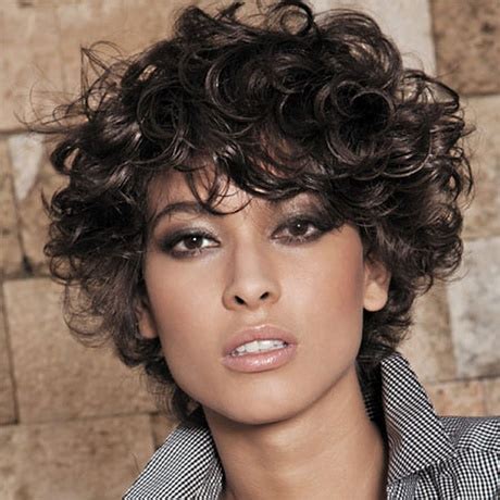 Exemple quelle frange pour visage rectangulaire coupe de cheveux précédente middot; Coupe de cheveux pour visage rond et cheveux bouclés