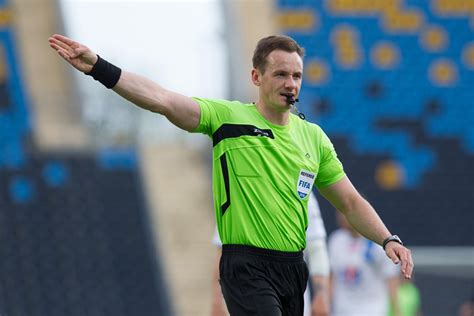 Tapety zdobí interiéry od nepaměti. Paweł Raczkowski arbitrem meczu Górnik Zabrze - ŁKS Łódź ...