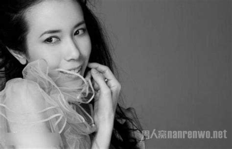 Wèi, shì xuésheng sùshè ma? 莫文蔚