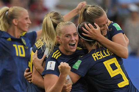 Stina blackstenius gets sweden on the scoresheet | sweden v. Blackstenius kvað gömlu þýsku grýluna í kútinn