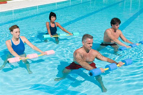 Dann fängst du mit dem zirkeltraining an. Aqua-Fit Anfänger - Delfi fit & swim, Moers