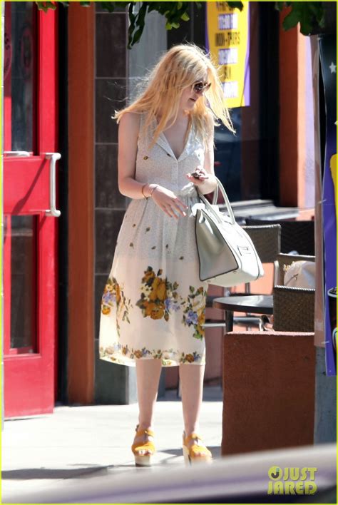 Also, fill the background layer with #11171c for the color. Elle Fanning: No More Unicorn!: Photo 2677190 | Elle Fanning Pictures | Just Jared