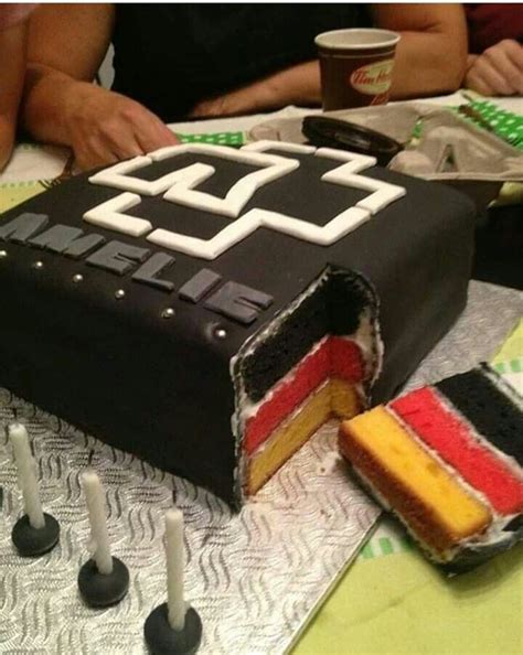 So eine cars torte selber backen ist gar nicht so schwer, denn in unserem shop gibt es da ein paar kleine helfer. Pin von Carolin Hoppe auf otros | Kuchen ohne backen, Cars ...