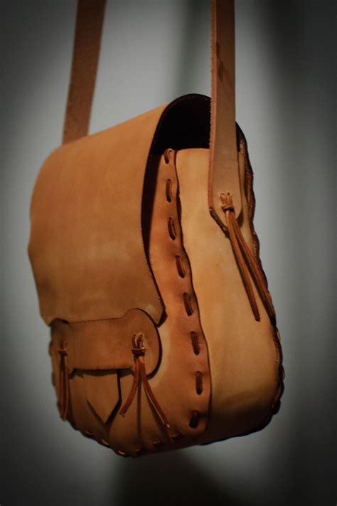 And services to develop patterns for your own. Simple Leather Purse: 11 Steps (with Pictures)