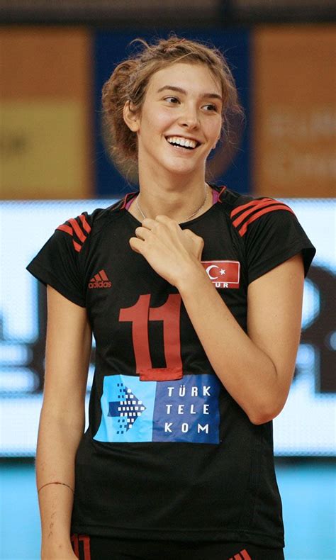 Vakıfbank kadın voleybol takımı'nın milli oyuncusu naz, hamileliği sebebiyle spor hayatına bir süre ara verecek. Naz Aydemir Akyol - turkish volley player | Voleybol, Spor ...