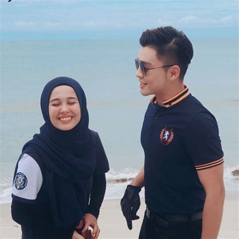 After much speculation, actress emma maembong has tied the knot with pilot muhammad shazli azhar in a closed ceremony held at a venue in damansara heights earlier today. VIDEO"Menari Macam Ulat Beluncas, Tak Sakit Pinggang Ke ...