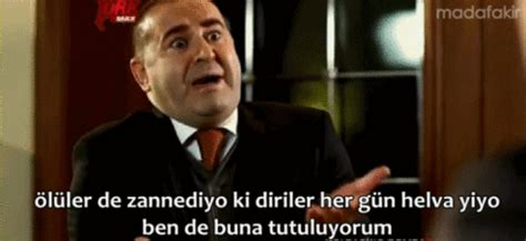 Aydemir akbaş demek ki arkanızdan ağlayacak kimse yok si̇yah beyaz. Film Replikleri GIF - Find & Share on GIPHY