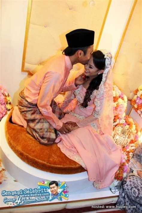 Pelawak shuib sepahtu akui pernah memberi nasihat kepada isterinya, siti sarah supaya tidak terlalu menayangkan aksi kemesraan mereka di. shaeis and theGenk style: Siti Sarah and Shuib Sepah, has ...