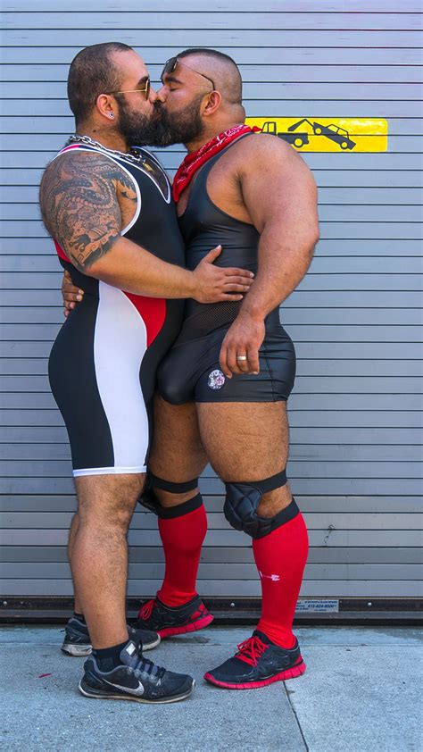 Hot muscle chic rides dildo. noodlesandbeef | Muscle bear men, Bear men, Men kissing