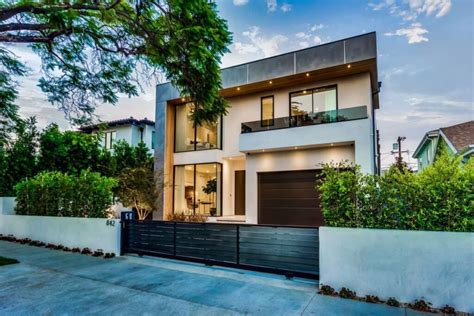 The aegen 640 is a small, modest home with a strong architectural statement. Masterfully Designed Los Angeles Home for Sale at $4.195 ...