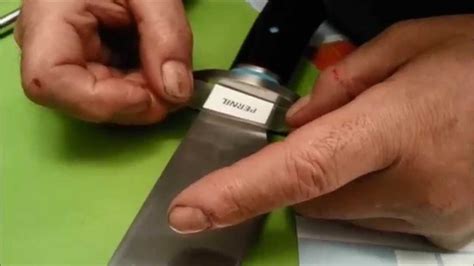 Estará tan orgulloso de sus creaciones de papel que las pondrá decorando su habitación y se las mostrará a todos sus amigos. Grabado de cuchillos con plantillas de vinilo - YouTube