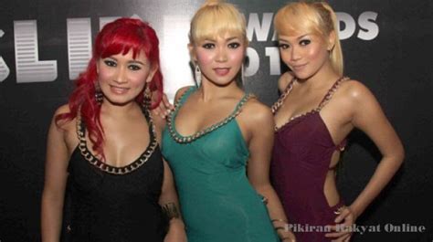 Semoga almarhumah diterima di sisi yang kuasa dan keluarga yang ditinggalkan diberi ketabahan dan ketenangan. Malaysian Hollywood 2.0: Trio Macan, kumpulan dangdut ...